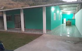Casa Ampla e Confortável a 10 minutos Praia Ubatumirim Cambuca